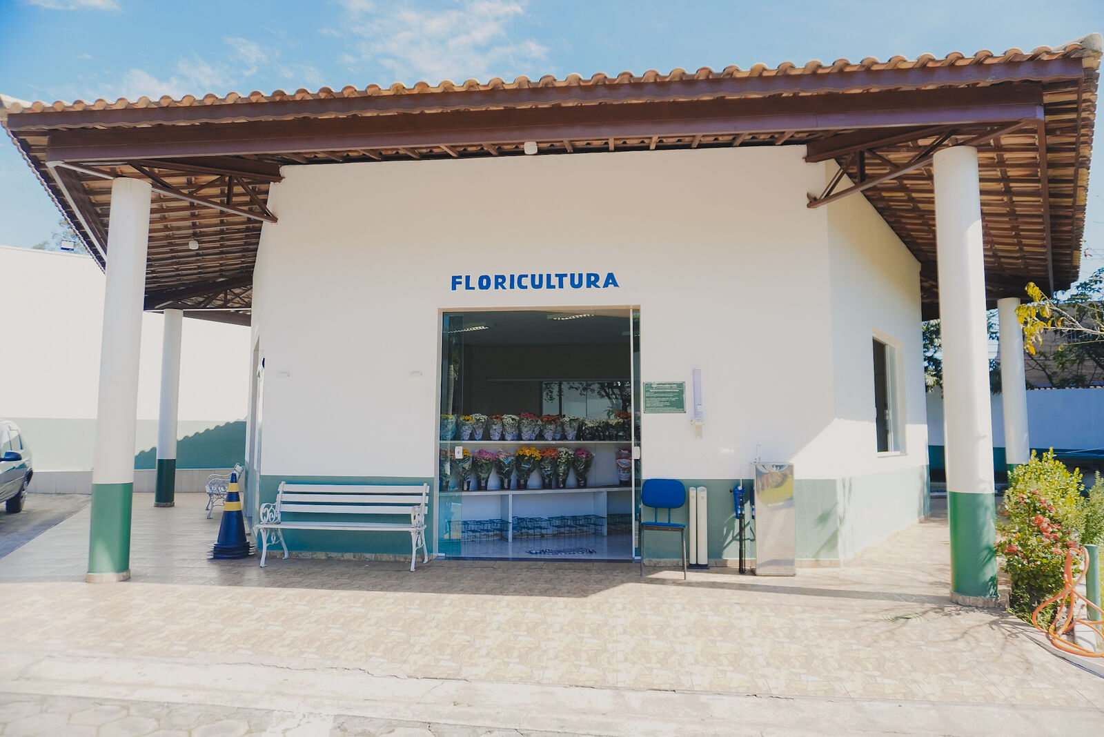Fachada da floricultura do cemitério